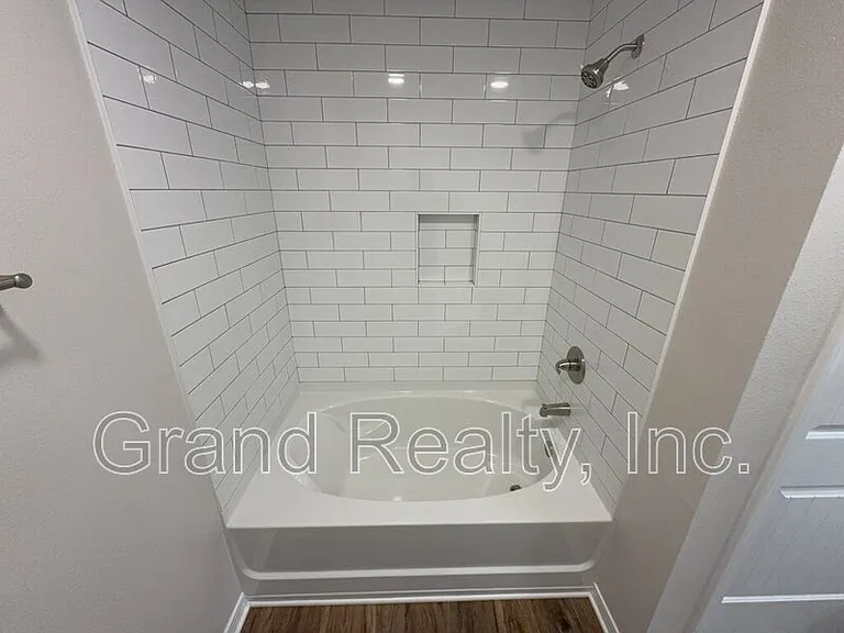 4208 Eleanor St — Photo 13