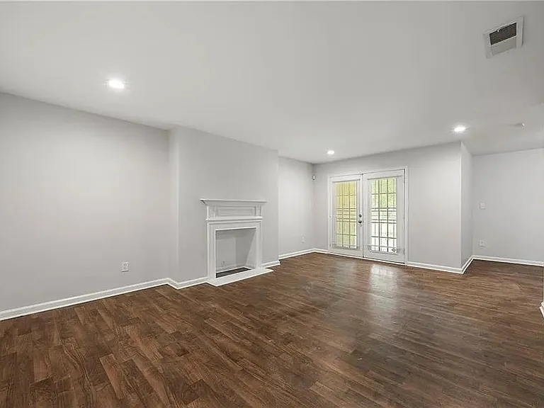 3575 Oakvale Rd — Photo 2
