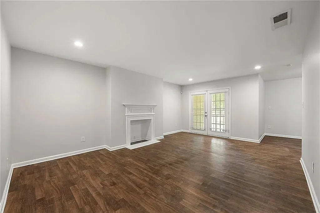 Building Photo - 3575 Oakvale Rd