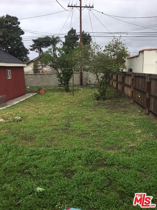 2nd image of 715 E 106th St