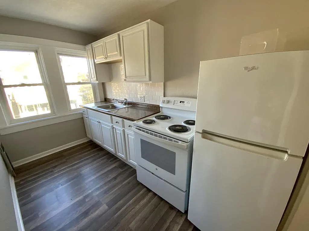 1 bed, 750 sqft, $990 — Photo 2