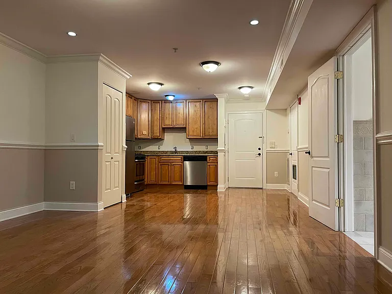1215 New York Ave #404 — Photo 4