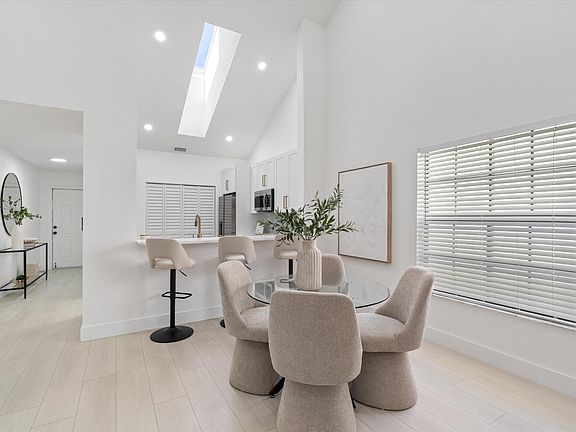 4th image of 441 Ashwood Pl
