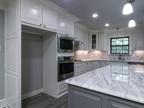 3rd image of 3726 Ben Hogan Dr