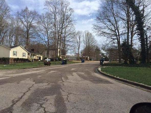 2nd image of 725 Amherst Ct