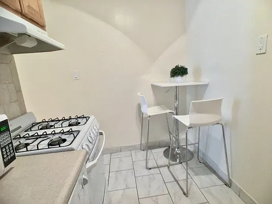 Rented by Sovereign Associates | media 7