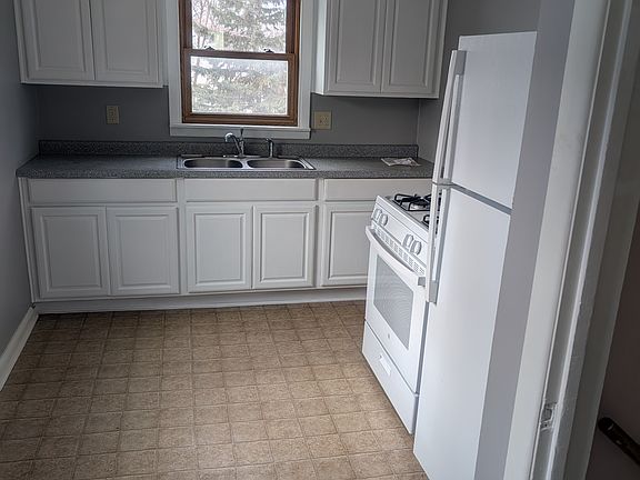 2nd image of 908 N Tyler Ave