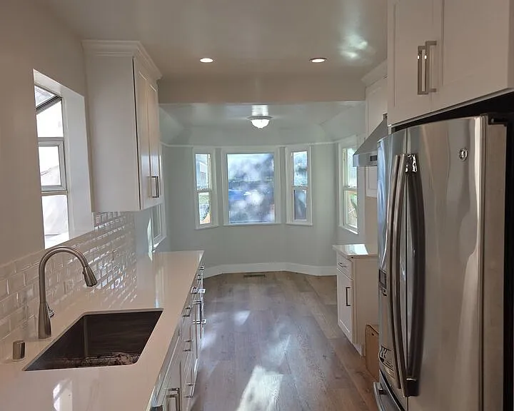 418 S Roxbury Dr — Photo 11