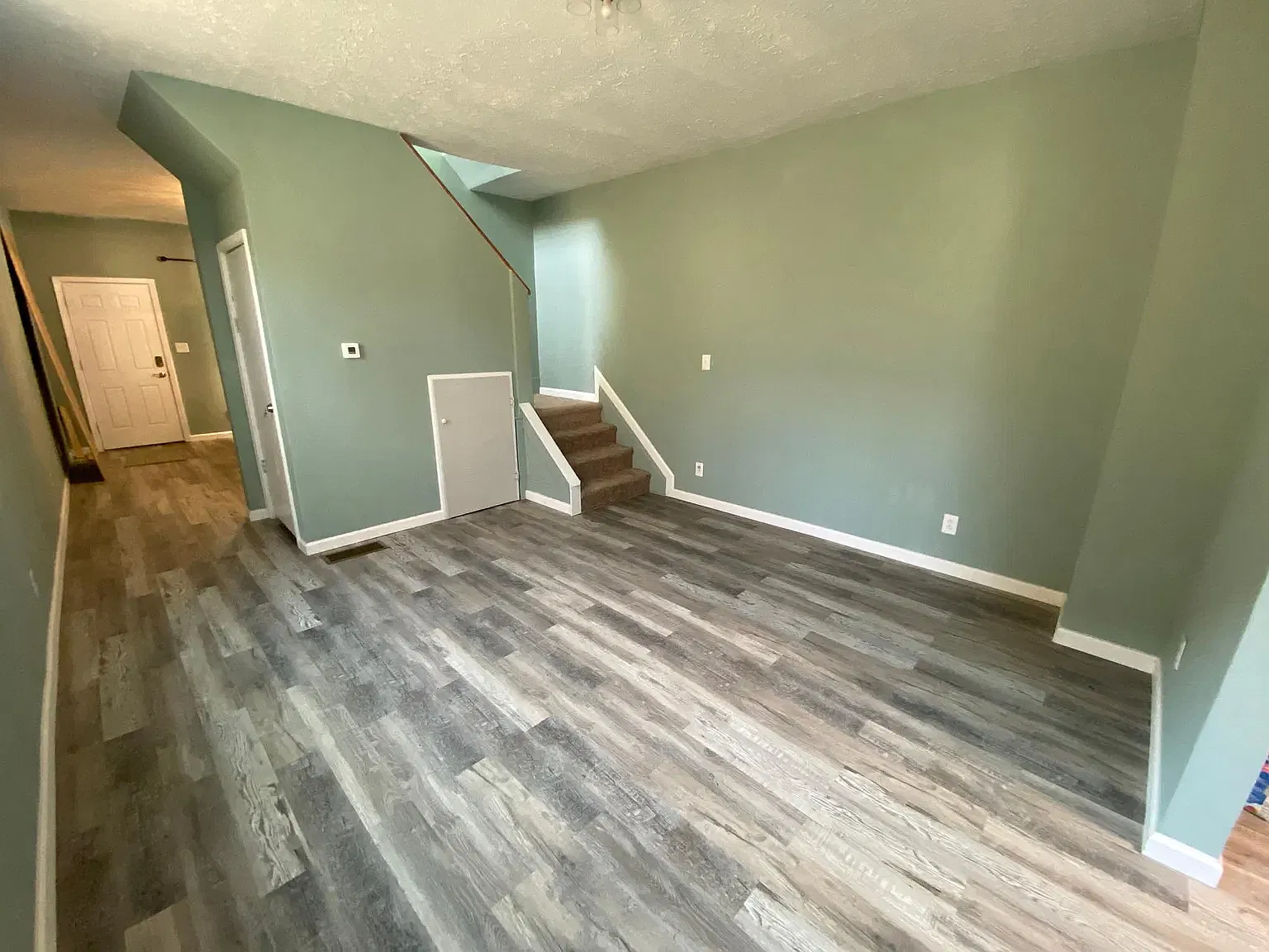 2 bed, 1.5 bath, 1092 sqft, $1,350 — Photo 4