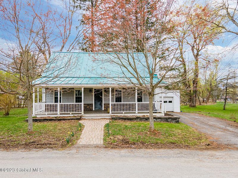 2nd image of 222 Maple Avenue