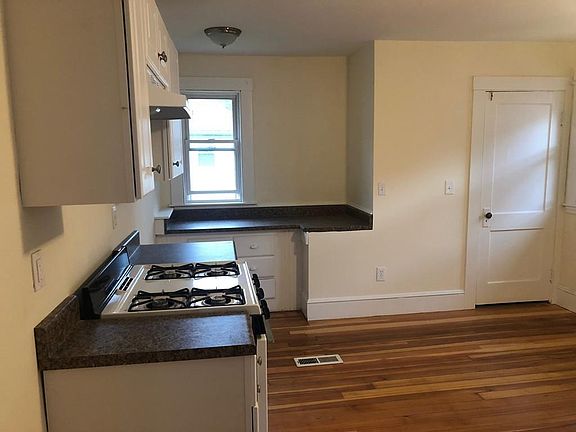 3rd image of 185 Marlboro St #2