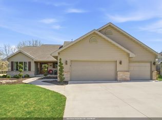 118 Shalimar Ct, Combined Locks, WI 54113