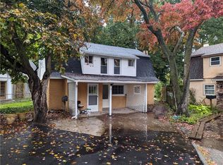 5 Country Club Rd, East Rochester, NY 14445