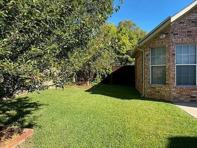 3621 Nandina Dr — Photo 2