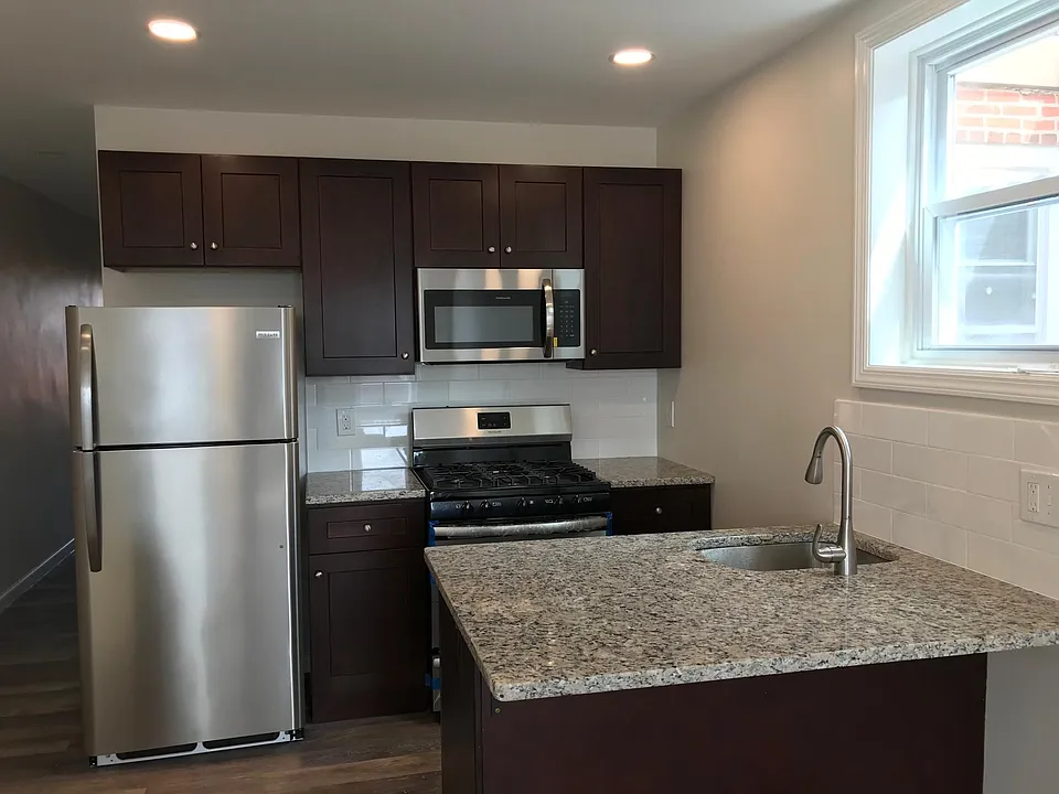 kitchen W/Island