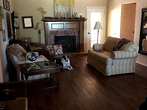 2nd image of 2111 Camellia St