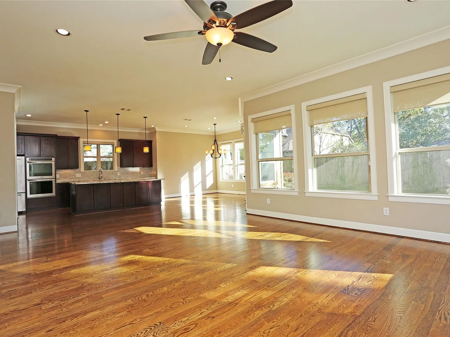 4 bed, 4.0 bath, 3932 sqft, $6,000 — Photo 4