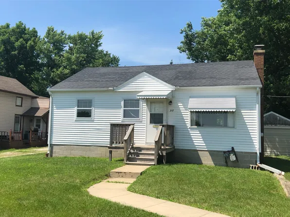 317 W Ottawa Rd, Paxton, IL 60957