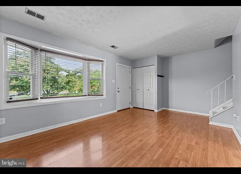 3 bed, 1170 sqft, $1,700 — Photo 3