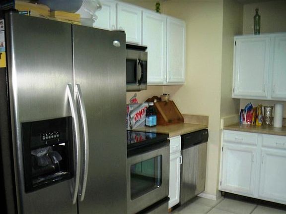 4th image of 902 Carole St