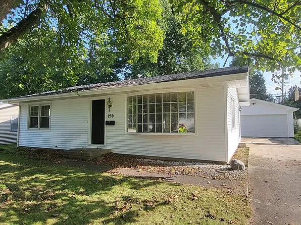 239 Cambridge Dr, Decatur, IL 62526