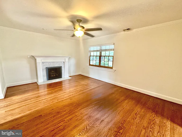 204 S Irving St — Photo 4