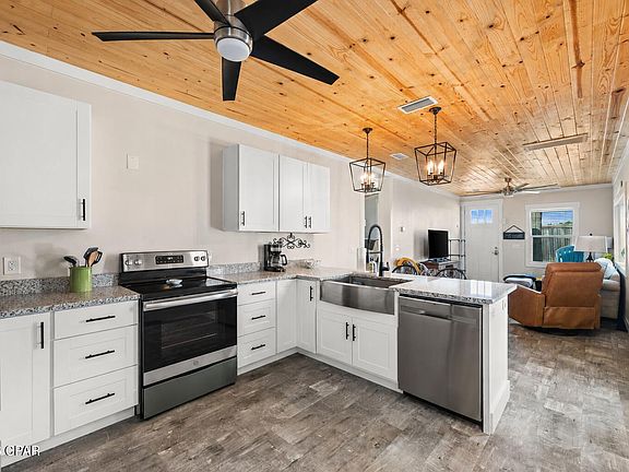 4th image of 608 Seabreeze Dr