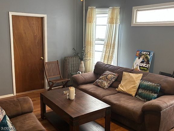 3rd image of 93 Steuben St