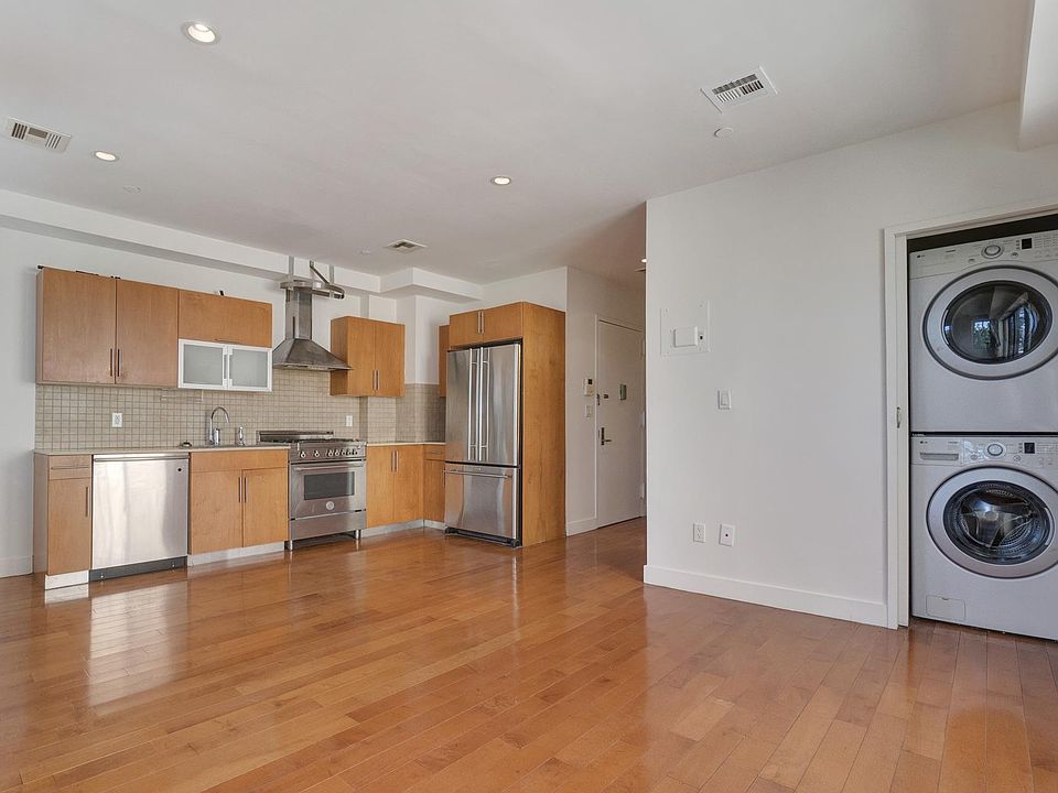 1st image of 188 15th St APT 300