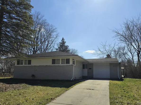 29319 Spring Hill Ln, Southfield, MI 48076