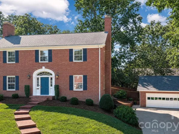 105 Montrose St, Morganton, NC 28655