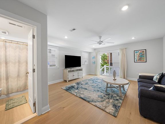 4th image of 20 37th St E #Sea