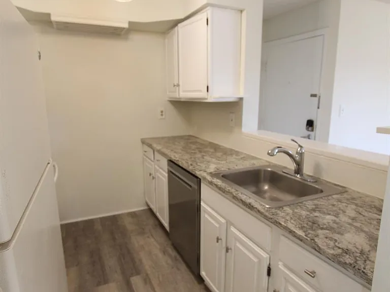 1915 Aspen Dr — Photo 11