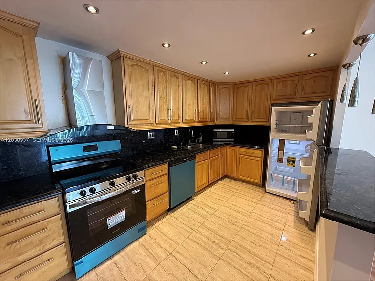 19380 Collins Ave #11 — Photo 6