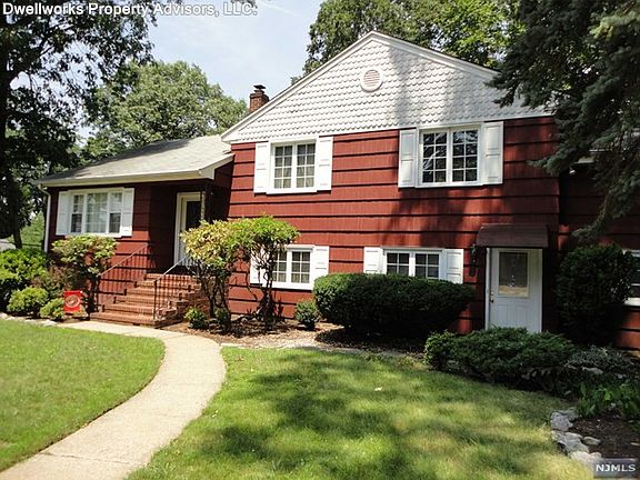 2nd image of 244 Lincoln Blvd