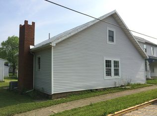 113 W Cross St, Palestine, OH 45352