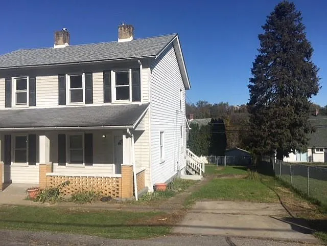 77 Campbell Ave — Photo 2