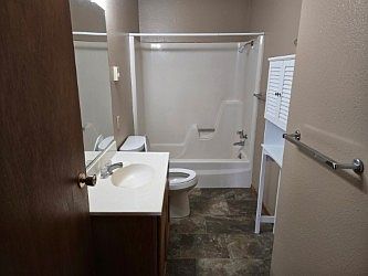 3rd image of 6107 Grandview Dr #5