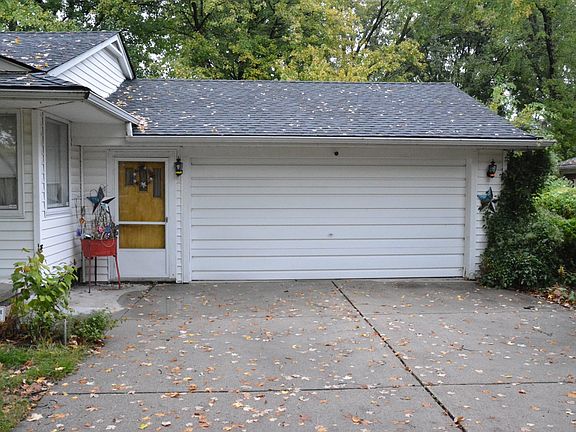 3rd image of 28176 Roan Dr