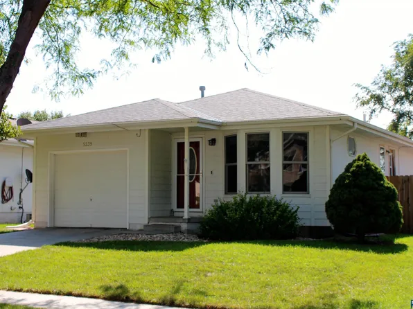 5239 W Partridge Ln, Lincoln, NE 68528