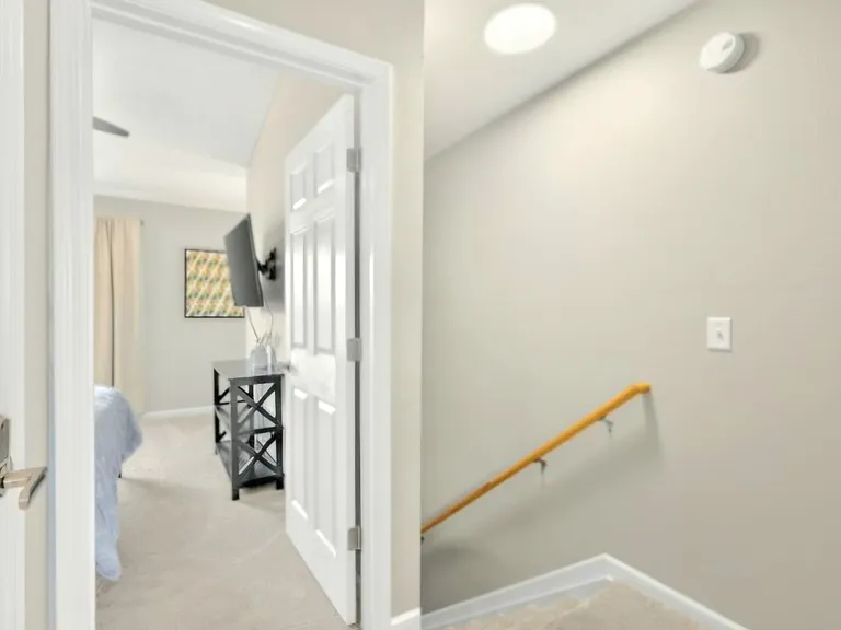 1011 Wolves Den Pl — Photo 24