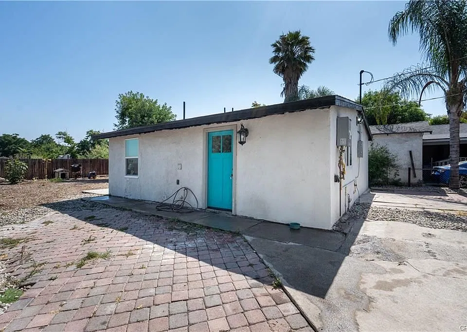 915 W 8th St #GUESTHOUSE2