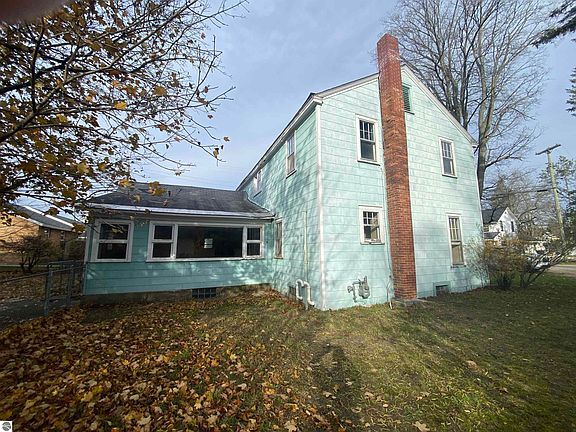 2nd image of 104 Court St