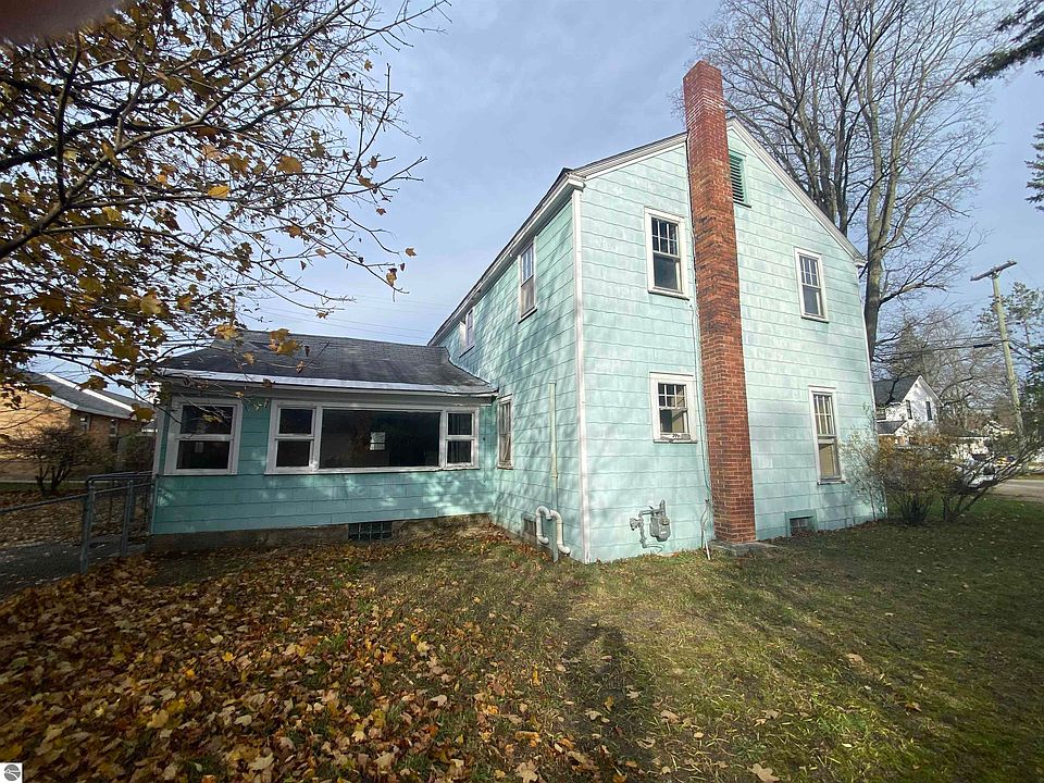 104 Court St, Bellaire, MI 49615 Zillow