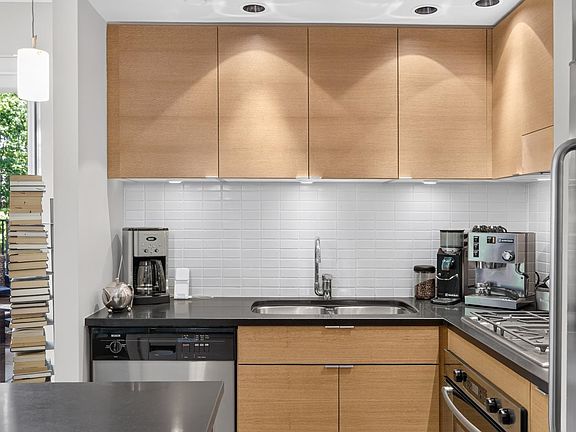 4th image of 1055 Homer St #406