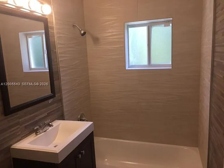 805 NE 138th St #805 — Photo 10