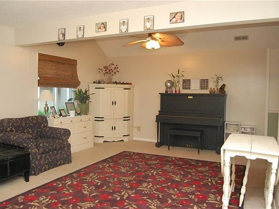 4th image of 1716 Willwood Ct
