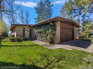 3549 Wards Point Dr, West Bloomfield, MI 48324