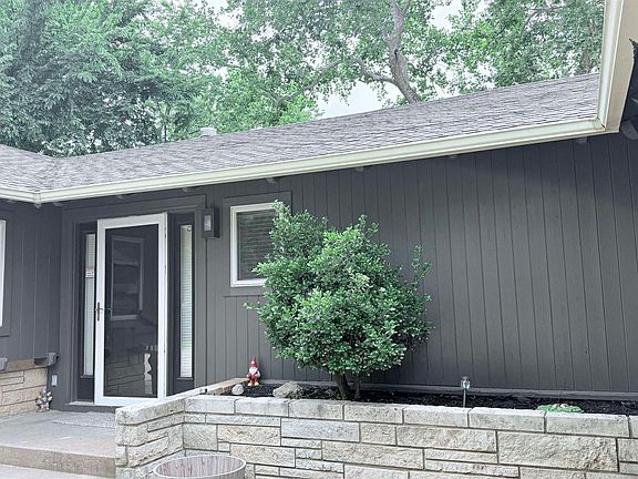 3rd image of 3151 N Somerset Dr