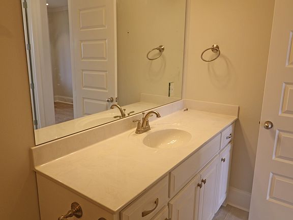 4th image of 109 Shady Hollow Dr
